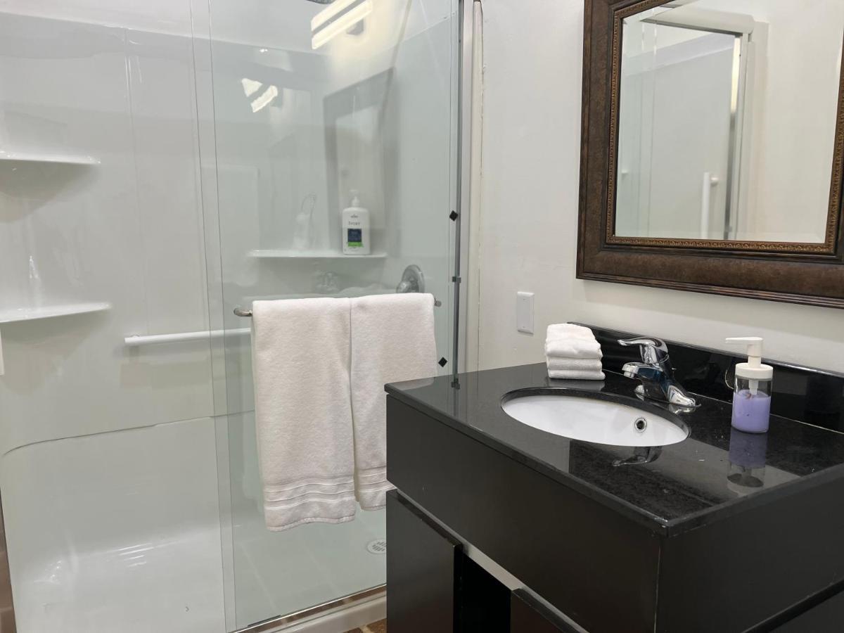 Country Home, Sleeps 6 Pets Friendly Port Alberni Exterior foto