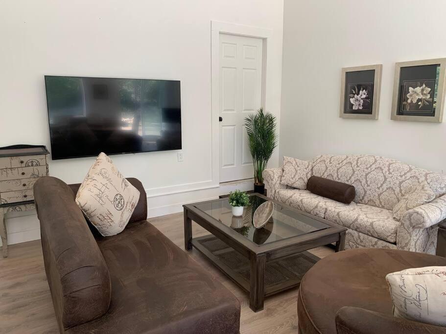 Country Home, Sleeps 6 Pets Friendly Port Alberni Exterior foto